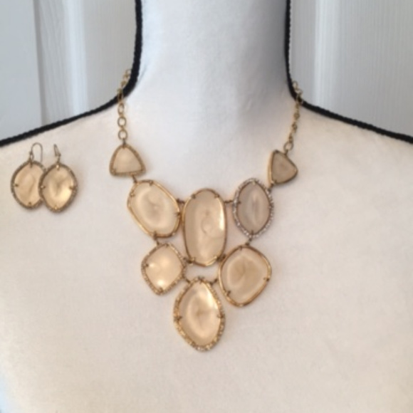 Stella & Dot Jewelry - Stella & Dot Fiona Bib Necklace and earrings